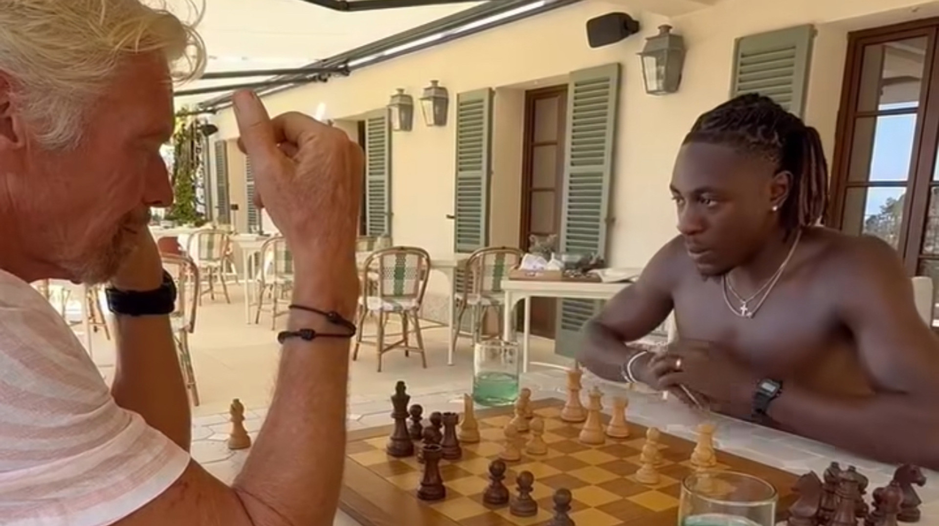 Звездный футболист сборной Англии обыграл в шахматы одного из самых богатых людей Великобритании