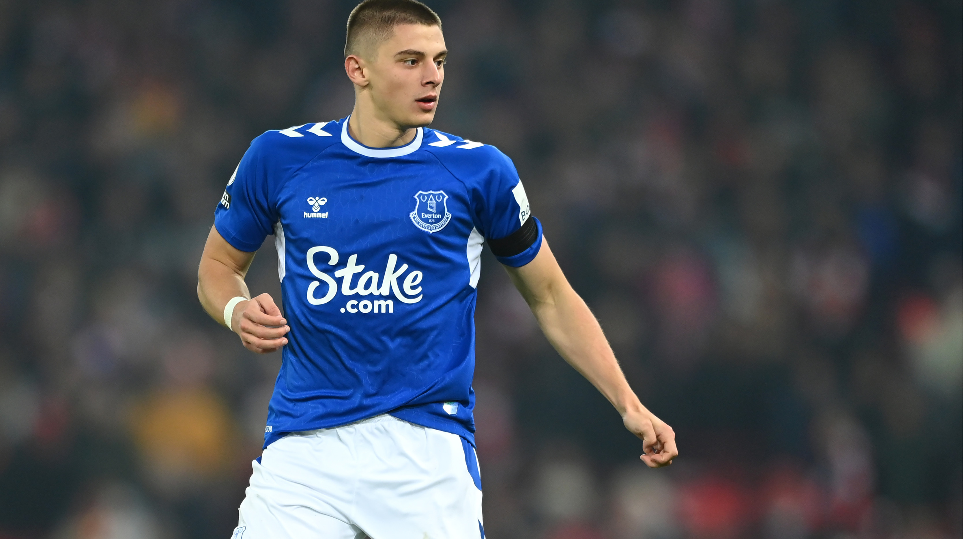 Евертон презентував нову виїзну форму: Миколенко взяв участь у фотосесії