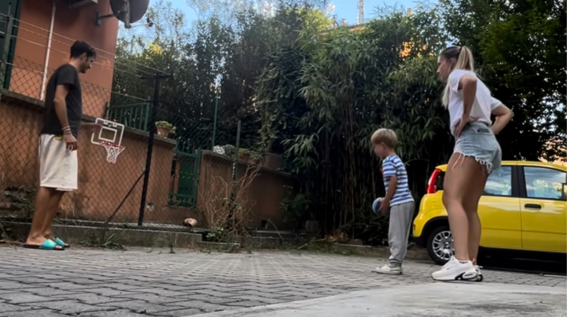 Харлан показала зворушливе відео з племінником: перший влучний кидок у кошик