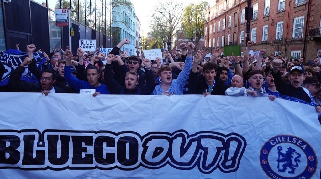 Фанати Челсі провели масовий протест проти керівництва клубу
