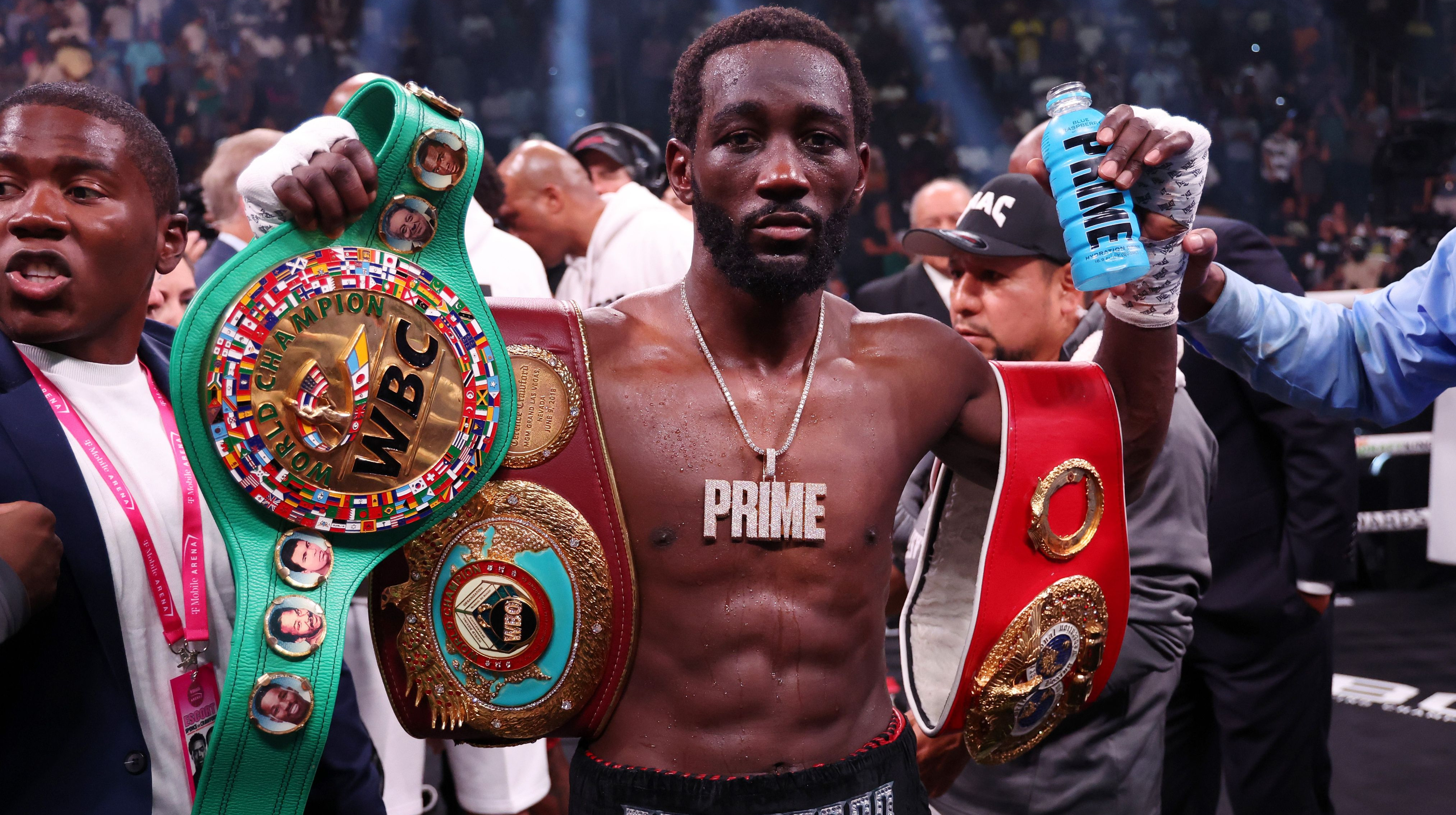 Чемпион UFC заявил, что нокаутировал бы Кроуфорда в боксерском бою