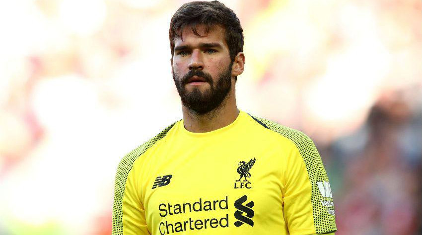 Алиссон пропустит матч против МЮ