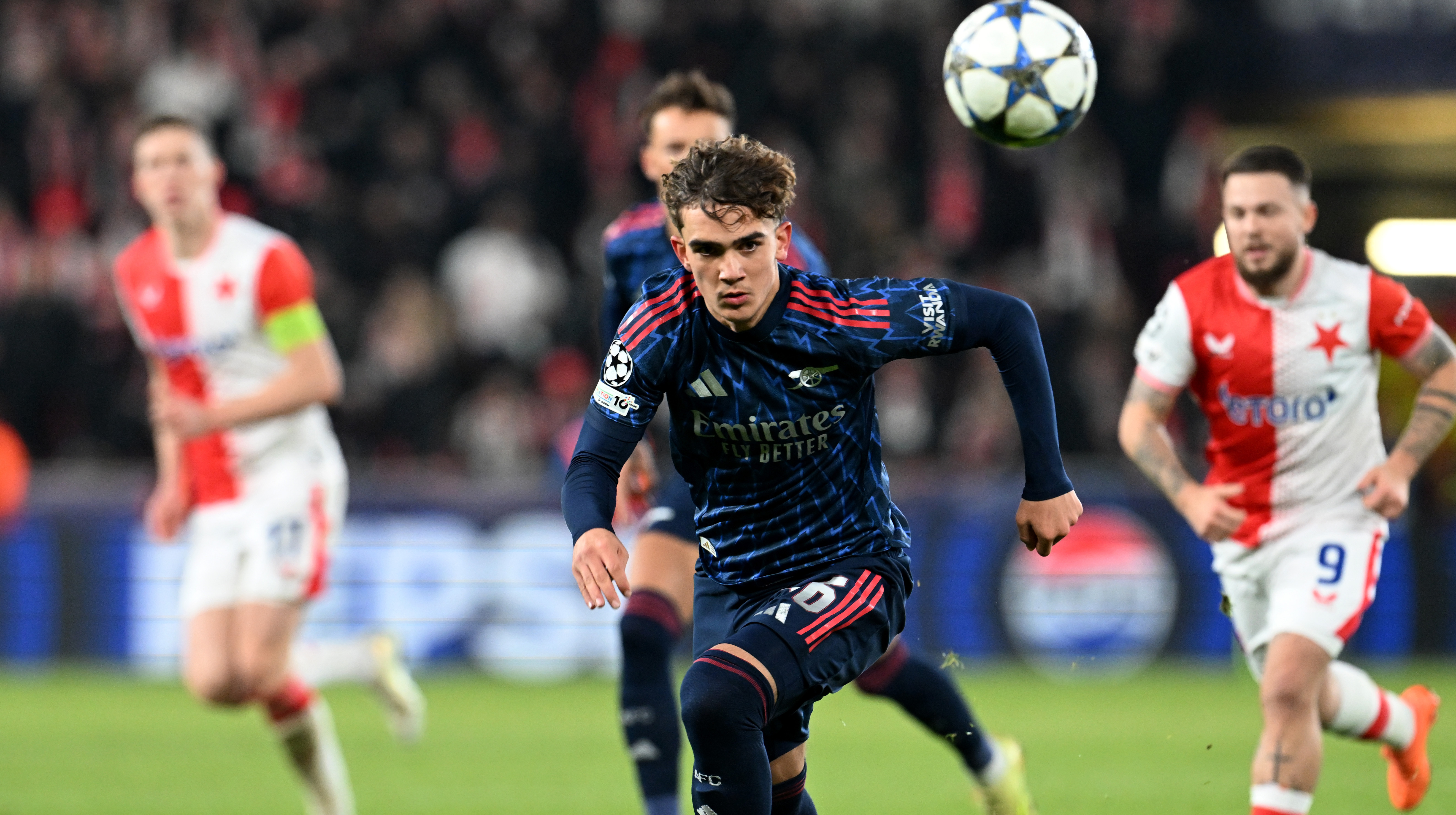 Вінгер Арсенала став наймолодшим в історії гравцем, що зіграв у Лізі чемпіонів