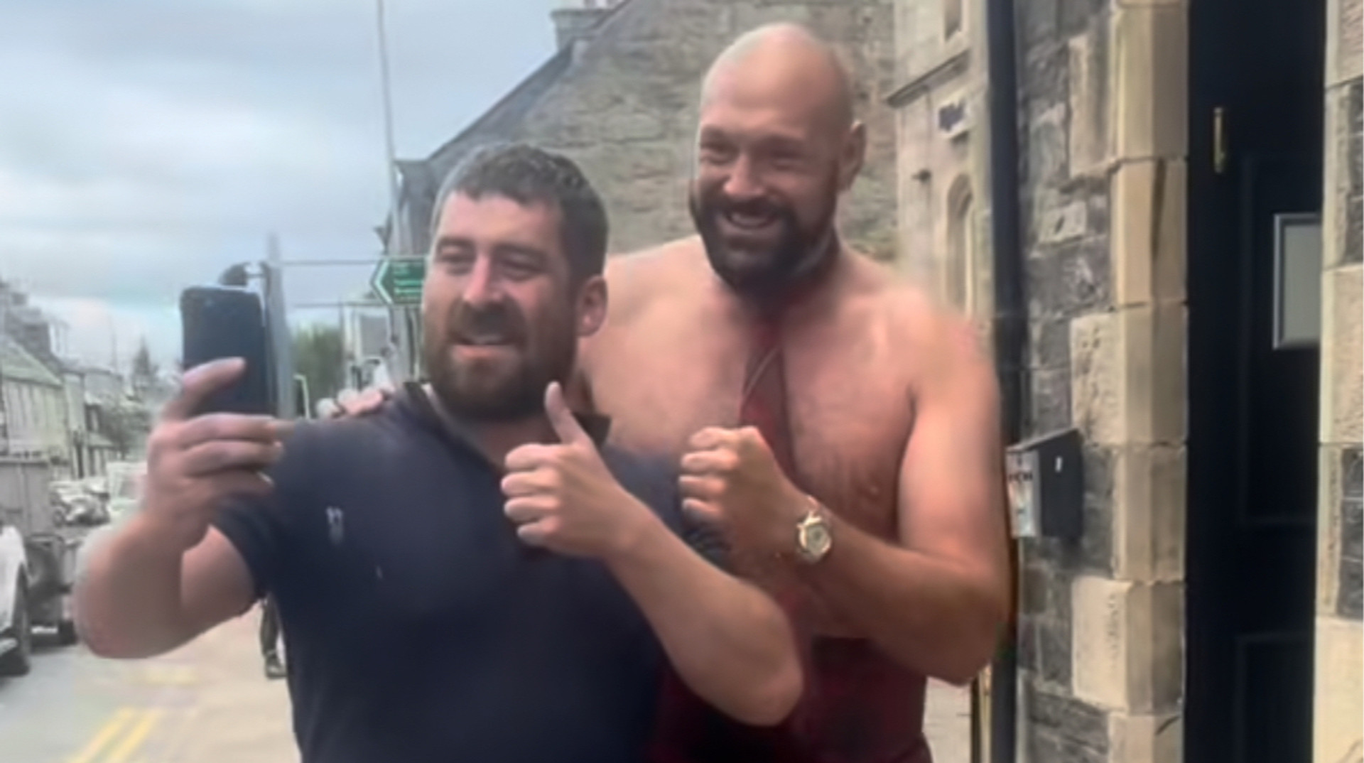 Розгулює Шотландією в самому лише кілті: Ф'юрі приміряв незвичний образ заради телесеріалу