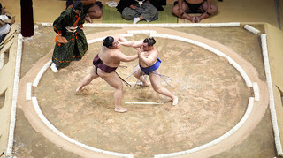 Українець Аонішікі – претендент на перемогу, Оносато домінує: підсумки першого тижня турніру Kyushu 2025