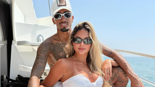 Сюрприз мрії: дружина лідера Барселони подарувала футболісту дім на колесах