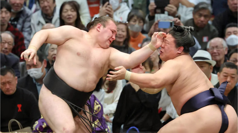 Не почуваюся ідеально: сумоїст Аонішікі оцінив власні результати на турнірі Haru Basho