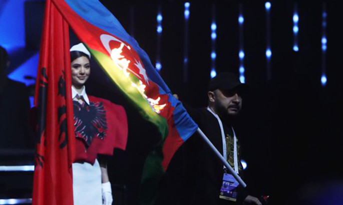 У Вірменії підпалили прапор Азербайджану під час відкриття чемпіонату Європи з важкої атлетики - ВІДЕО