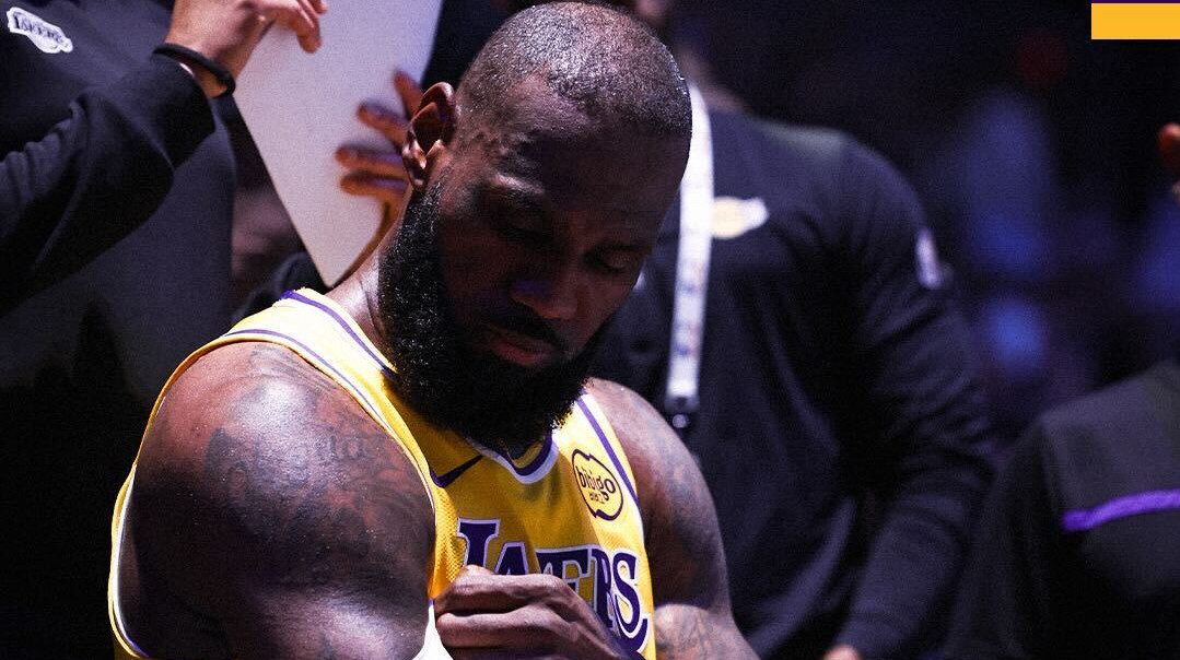 Лейкерс не захотели предлагать Леброну новый контракт этим летом