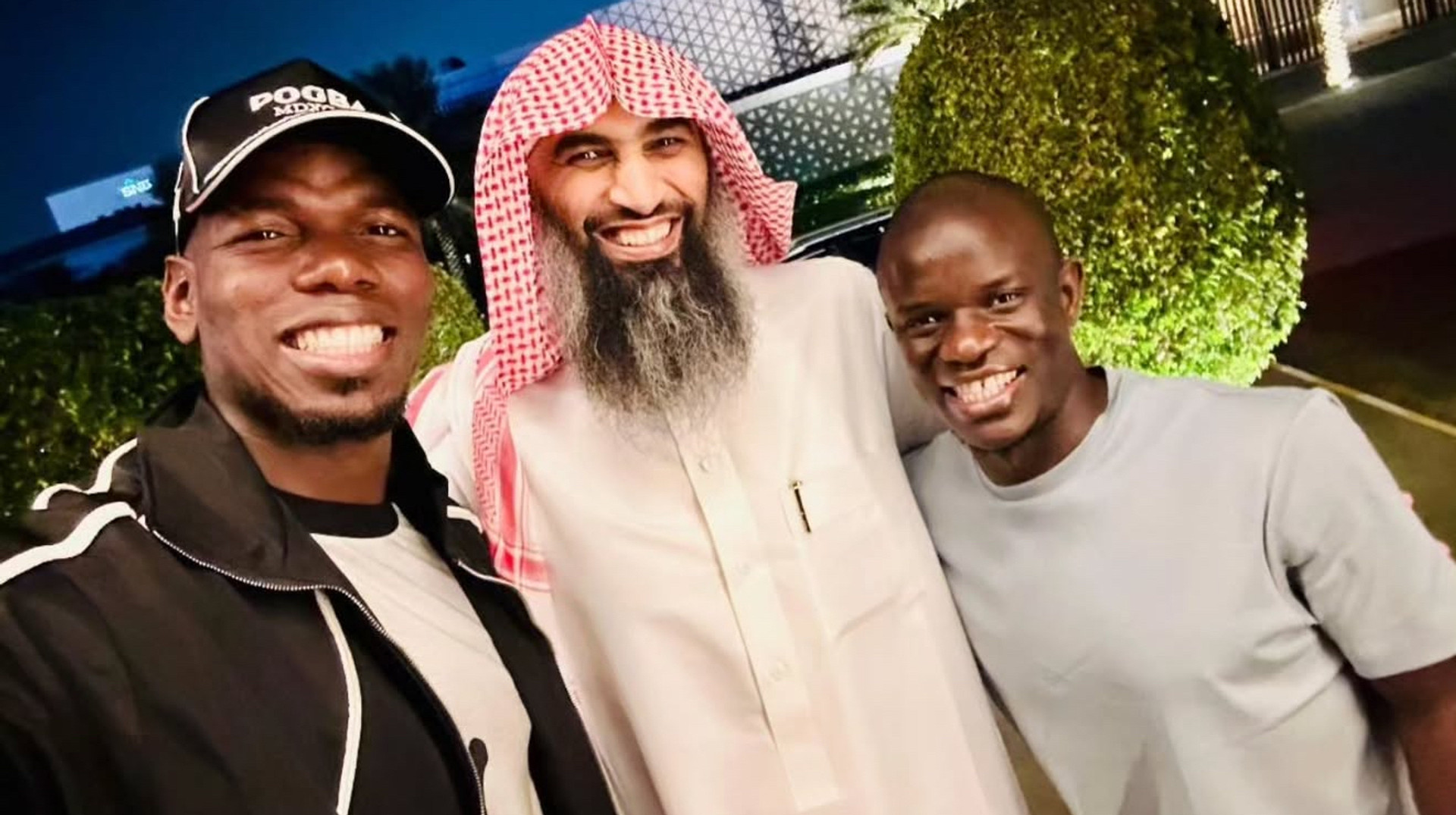 Погба здивував Канте новою зачіскою: футболіст поголився налисо і пожартував над собою