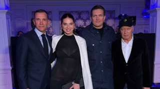 Усик отримав нагороду на церемонії Golden Glove 2025 та зустрівся із Кличком та Шевченком