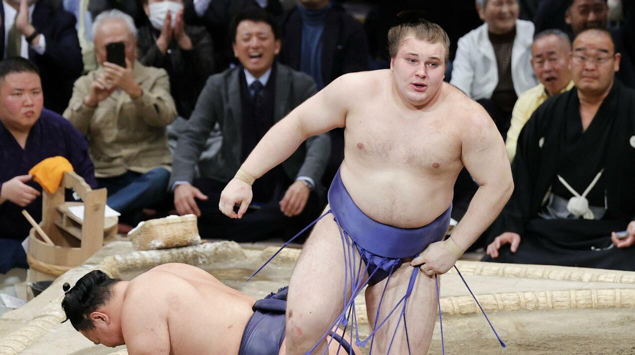 Бывшая звезда сумо похвалил украинца Аонишики за его результаты