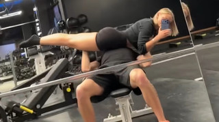 Використав кохану замість штанги: Мудрик поділився брутальним відео зі спортзалу