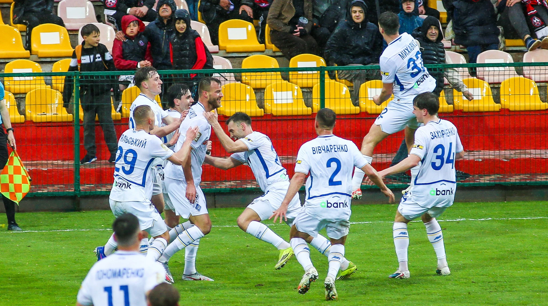 Матч року в Кривому Розі, розгром у львівському дербі, Шахтар за крок від титулу: підсумки 25 туру УПЛ