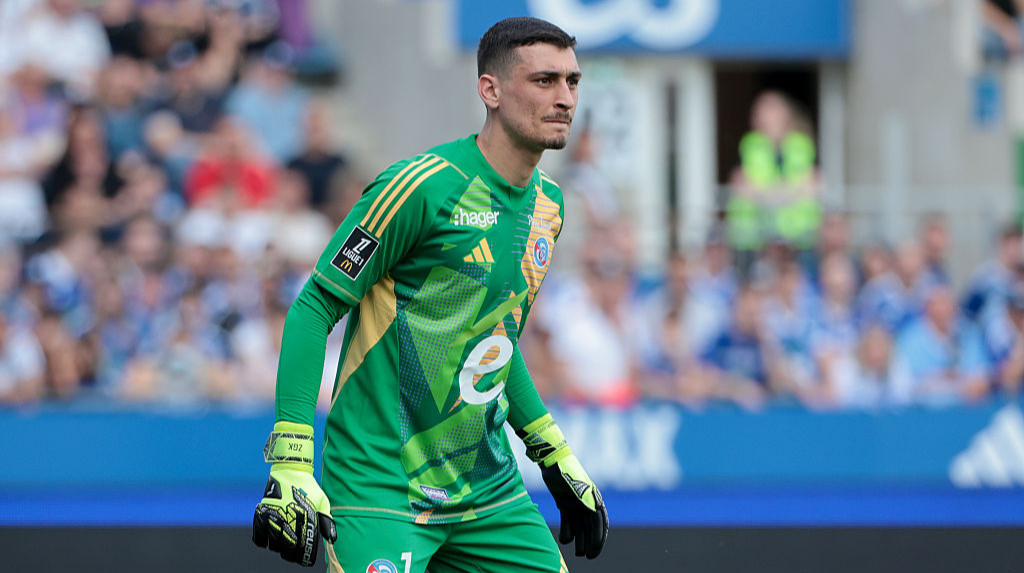 Лідс націлився на голкіпера, який належить Челсі