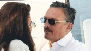 Подарував усім дівчатам шикарні букети квітів: Усик мило возз'єднався з родиною