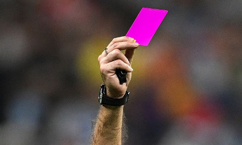 Не для наказания: на Копа Америка-2024 впервые появится розовая карточка