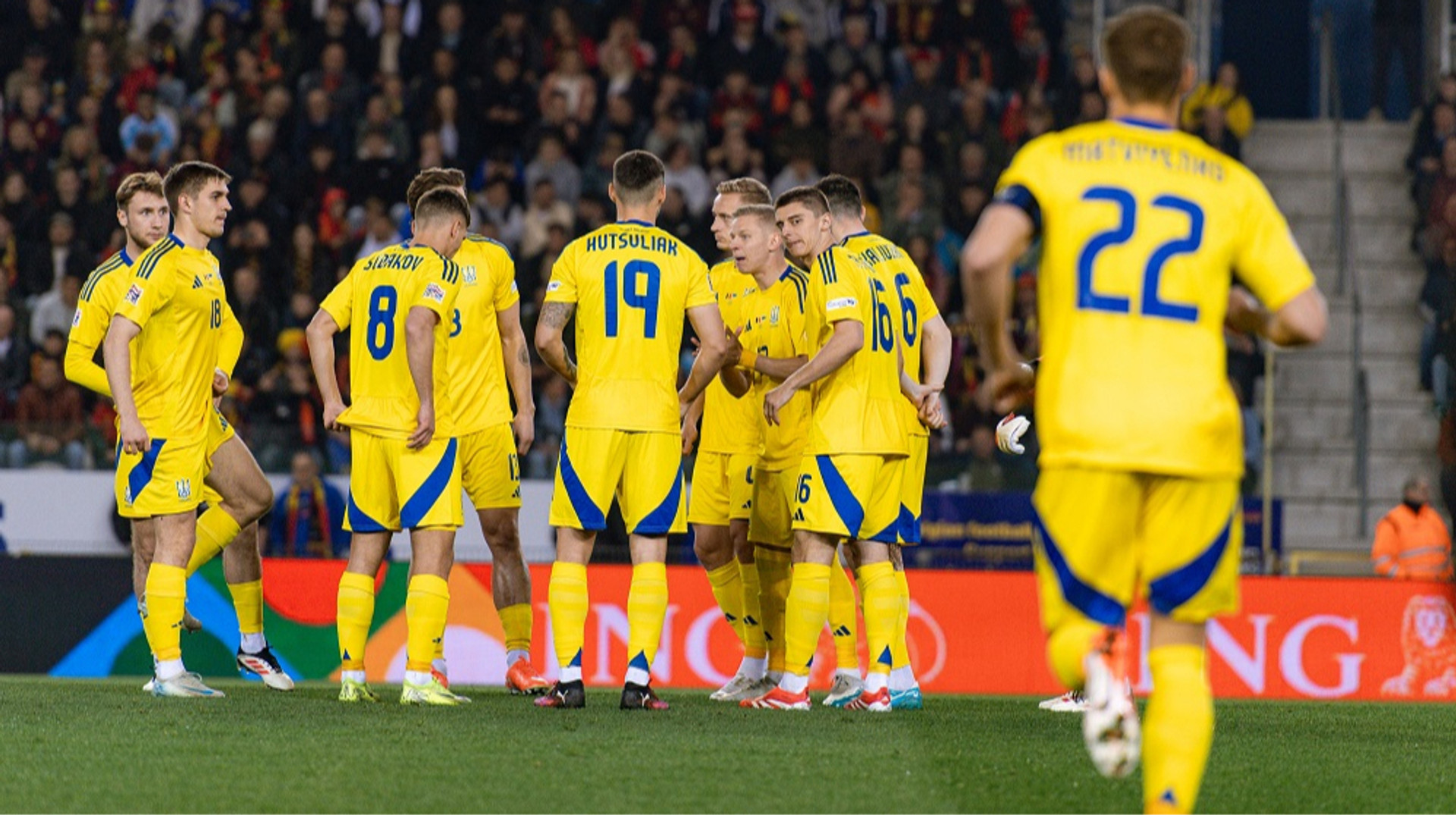 Три дебютанта, ни одного ветерана, одно возвращение после большой паузы. С кем Ребров поехал в Канаду