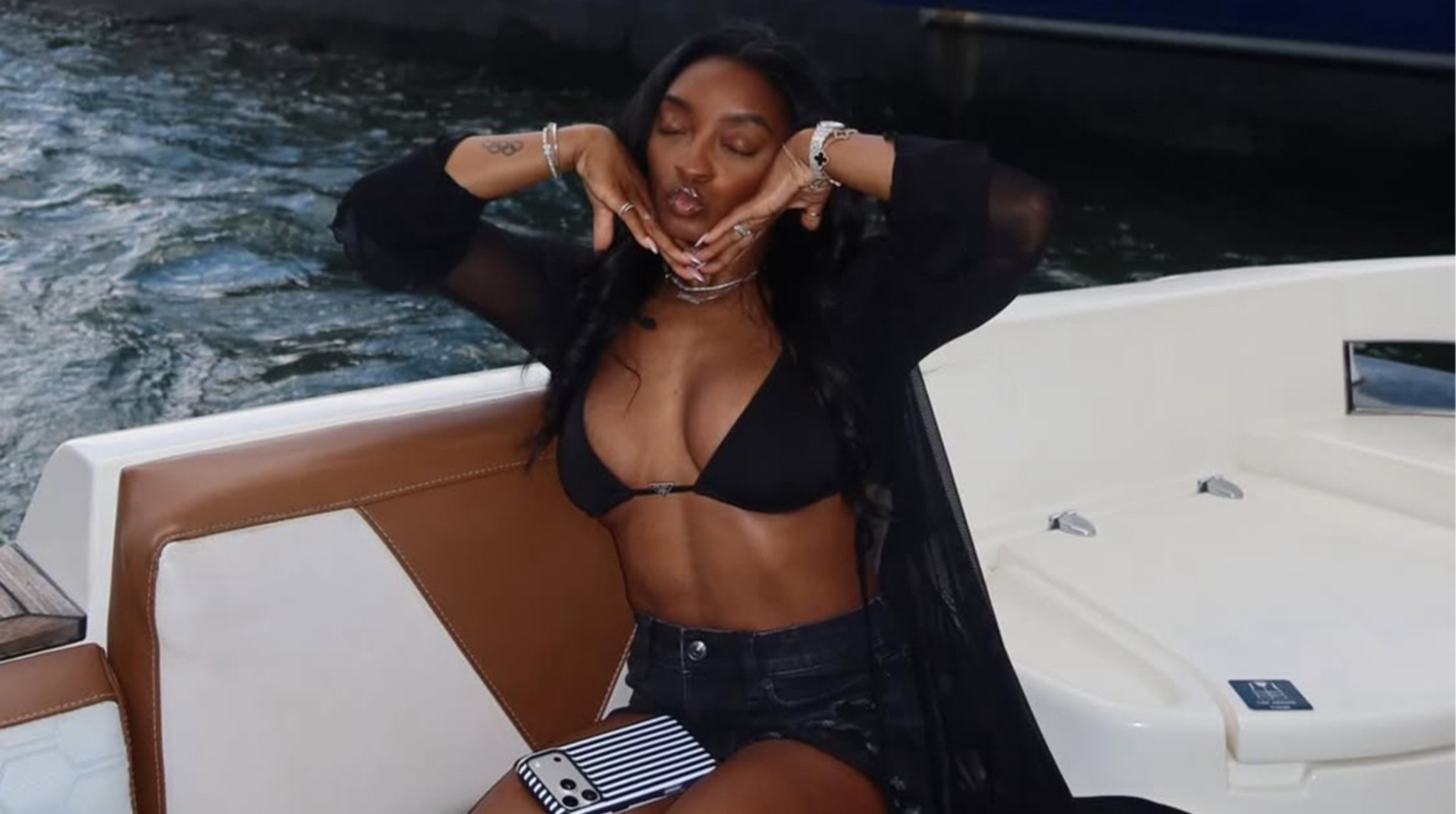 Зіркова олімпійська чемпіонка підірвала мережу відвертим бікіні на день народження