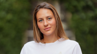 Костюк поразила фанатов шикарным снимком в платье перед турниром в Риме