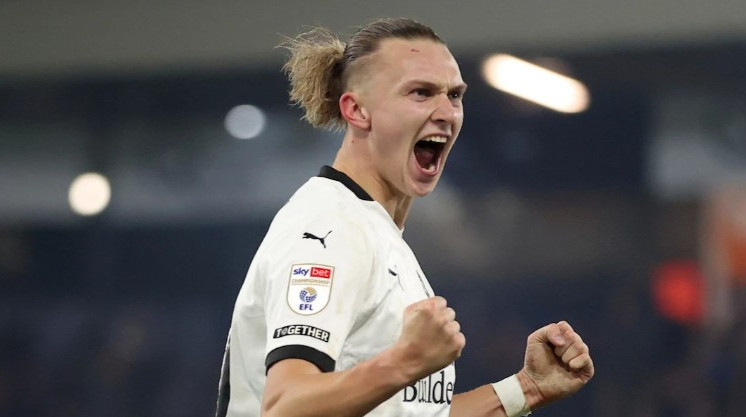 Другий найстарший професійний клуб Англії наблизився до придбання захисника збірної України