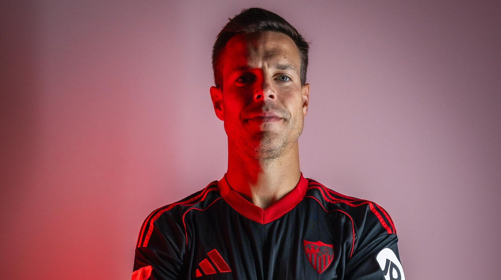 Севилья подписала экс-защитника сборной Испании