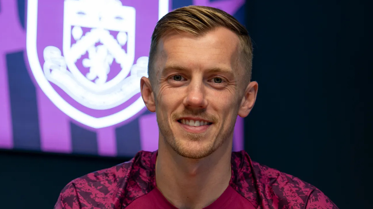 Улюблена команда короля Чарльза III підписала експівзахисника збірної Англії