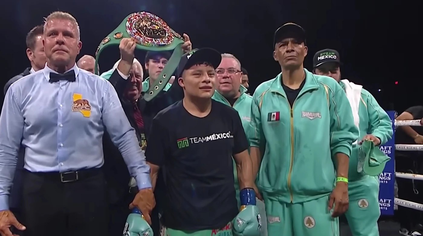 Круз нокаутировал Браво и защитил титул временного чемпиона WBC
