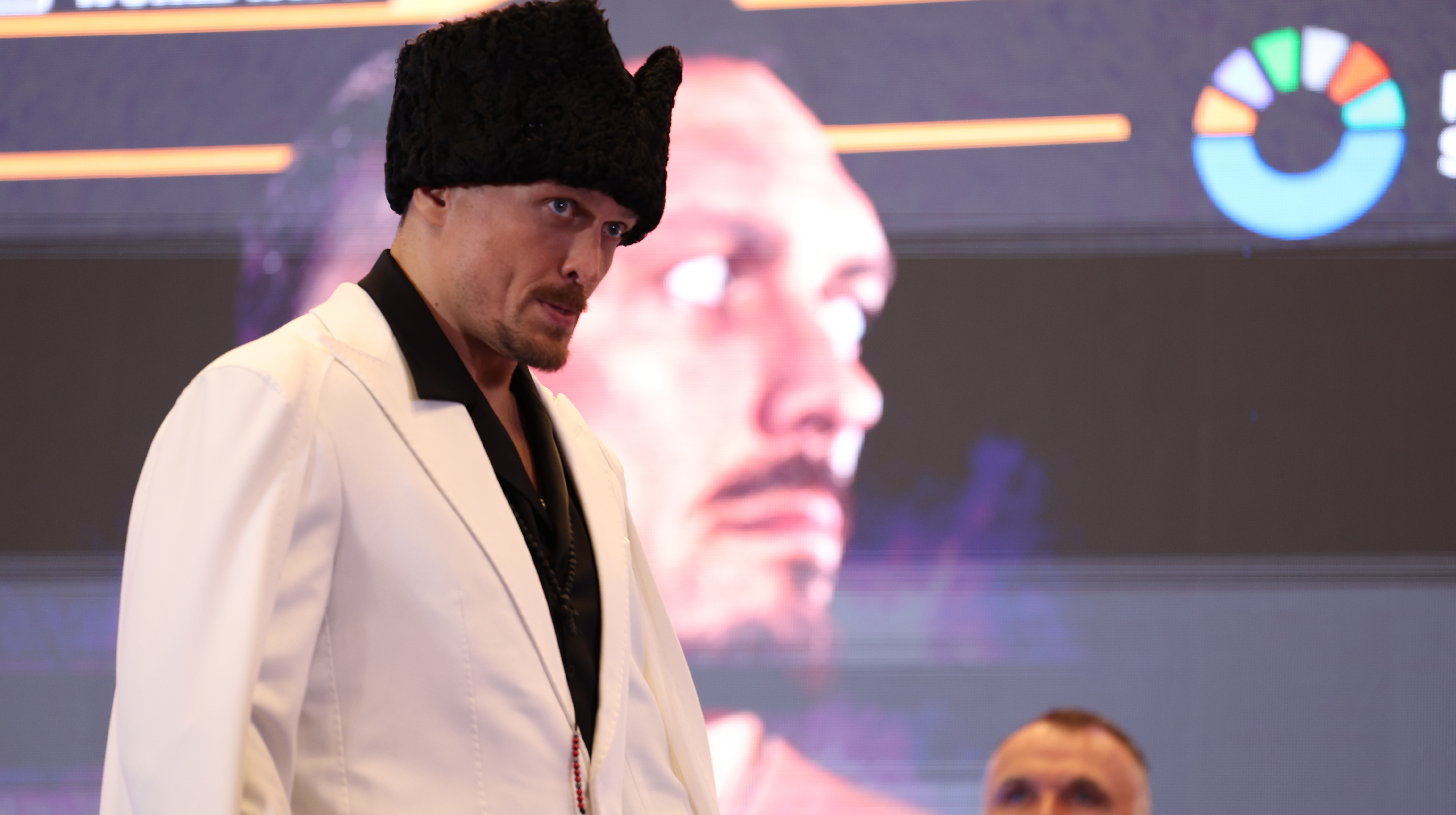 У команді Усика відреагували на рішення WBO та відповіли на сумніви щодо травми