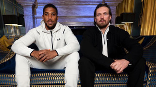 Уяви, що ми на пляжі в Маямі п'ємо кокоси: Усик показав, як мотивує Джошуа під час тренувань