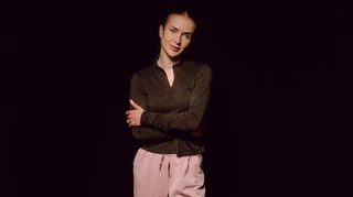 Темна естетика і спокій: Світоліна поділилася атмосферною фотосесією