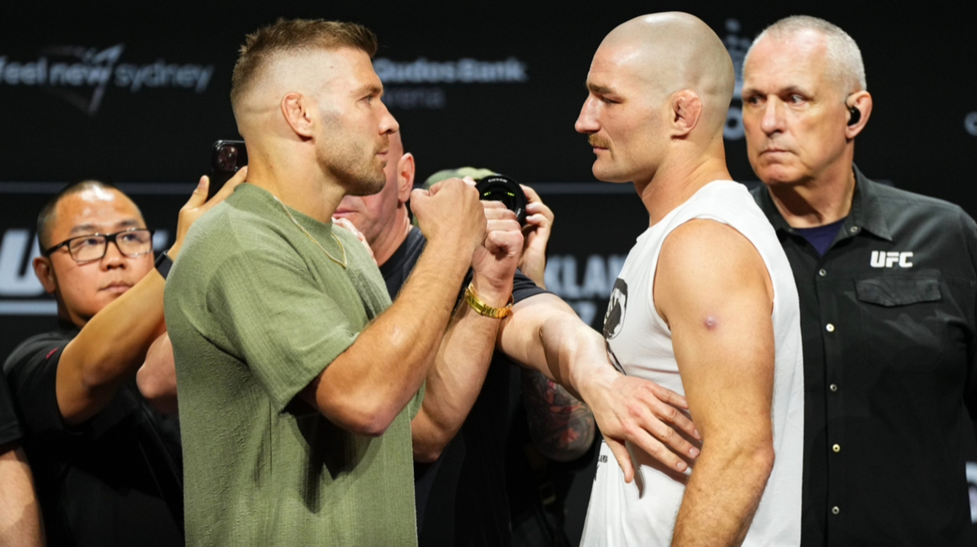 Дю Плесси - Стриклэнд: анонс и прогноз на бой за титул чемпіона UFC