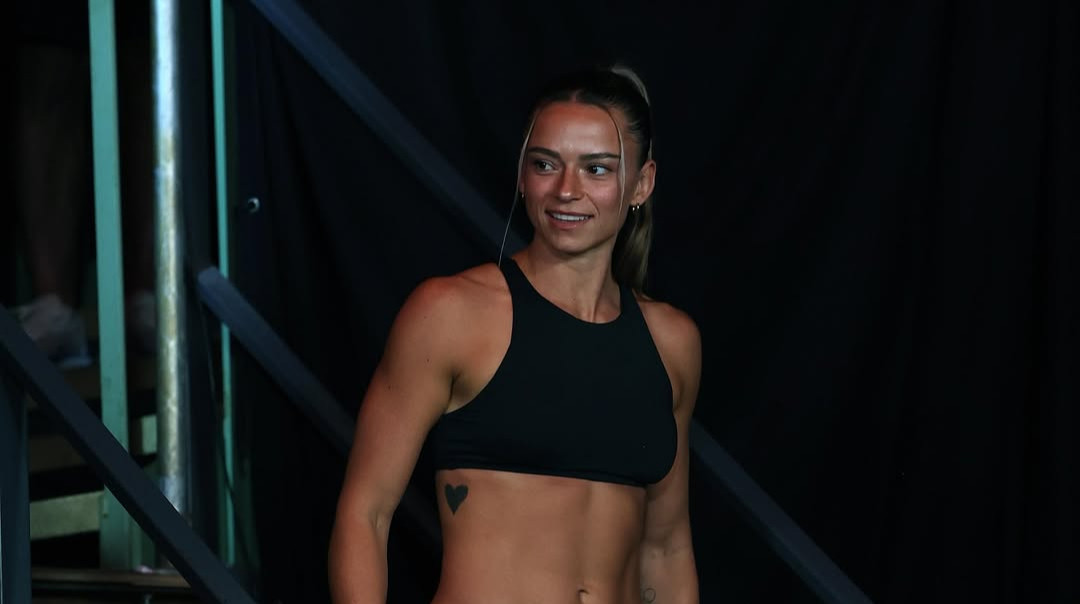 Одна з найкрасивіших боксерок світу нокаутувала суперницю з Болівії