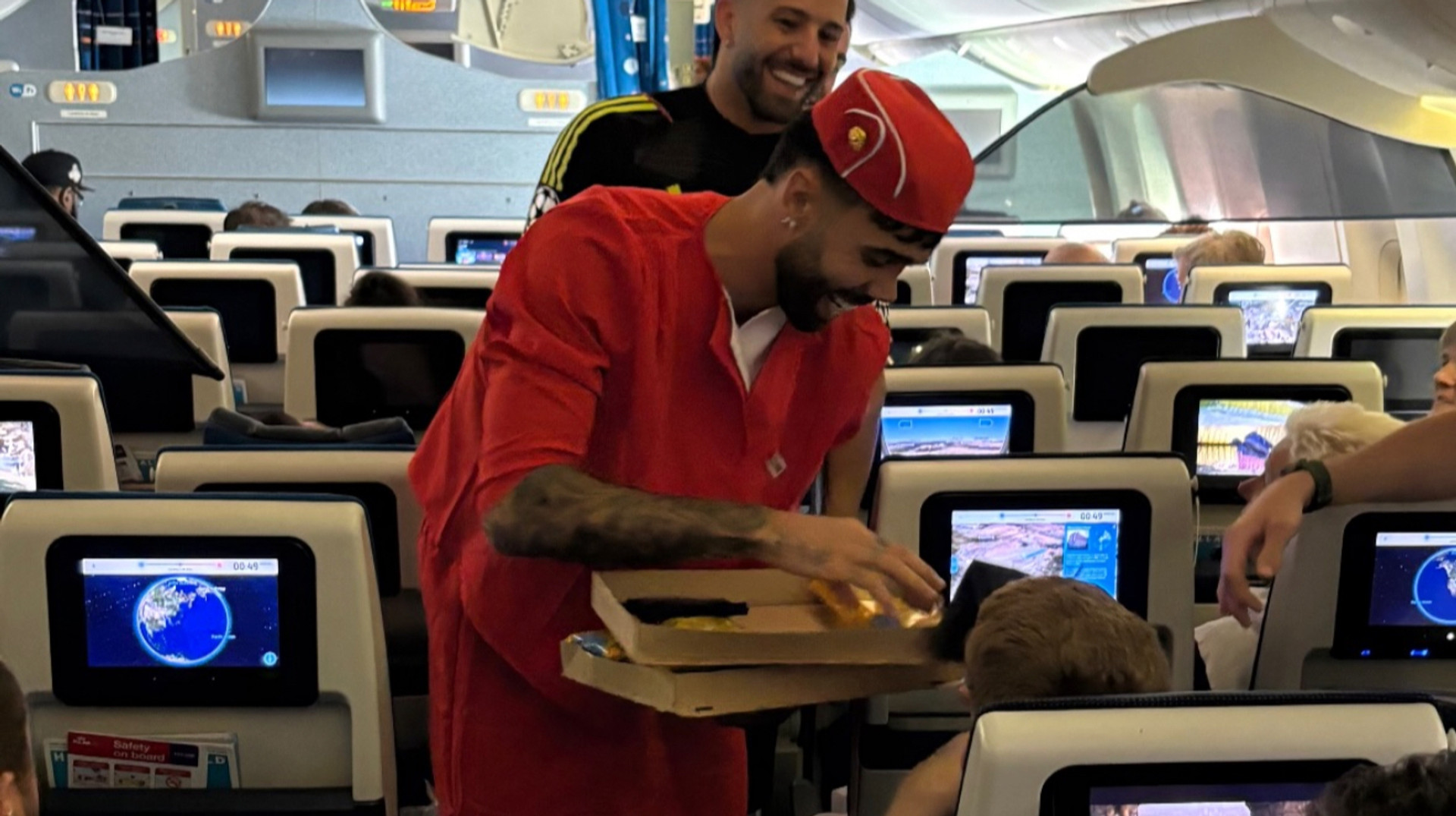 Одноклубник Зинченко отпраздновал мальчишник в форме стюардессы