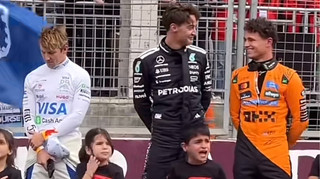 Пристрасне виконання гімну: юний хлопець розсмішив пілотів Формули-1 під час Гран-прі в Баку