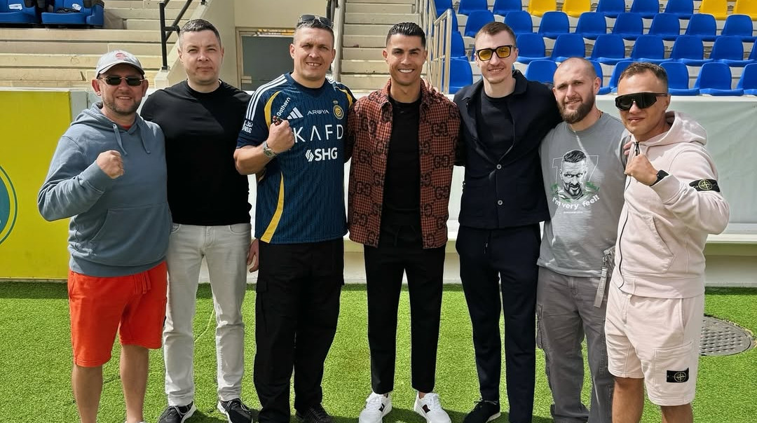 Усик привітав Роналду з днем народження пам'ятним фото