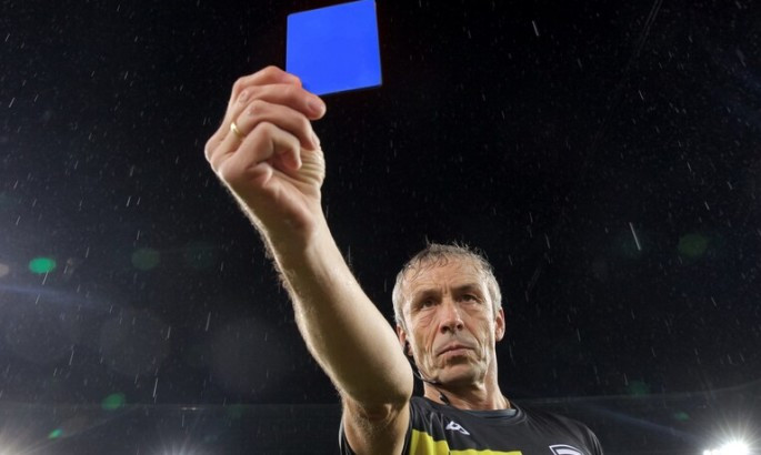 Міжнародна рада футболу відклала оголошення про введення синьої картки