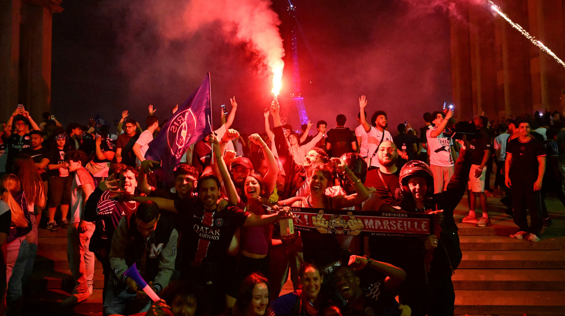 Фани ПСЖ перетворили Париж на пекло: вуличні заворушення, сльозогінний газ і понад 400 арештів