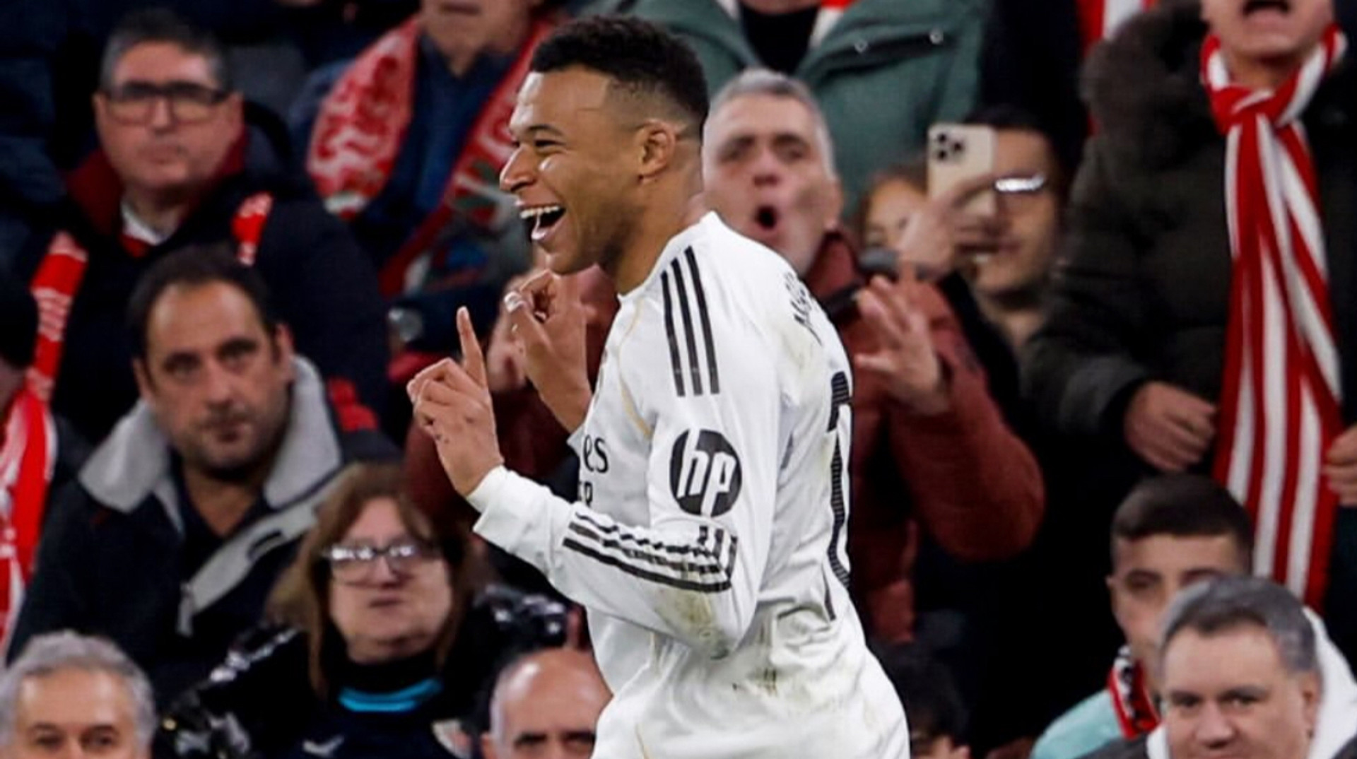 Актерская игра зашкаливает: Мбаппе стал мемом в соцсетях из-за симуляции в матче с Атлетиком