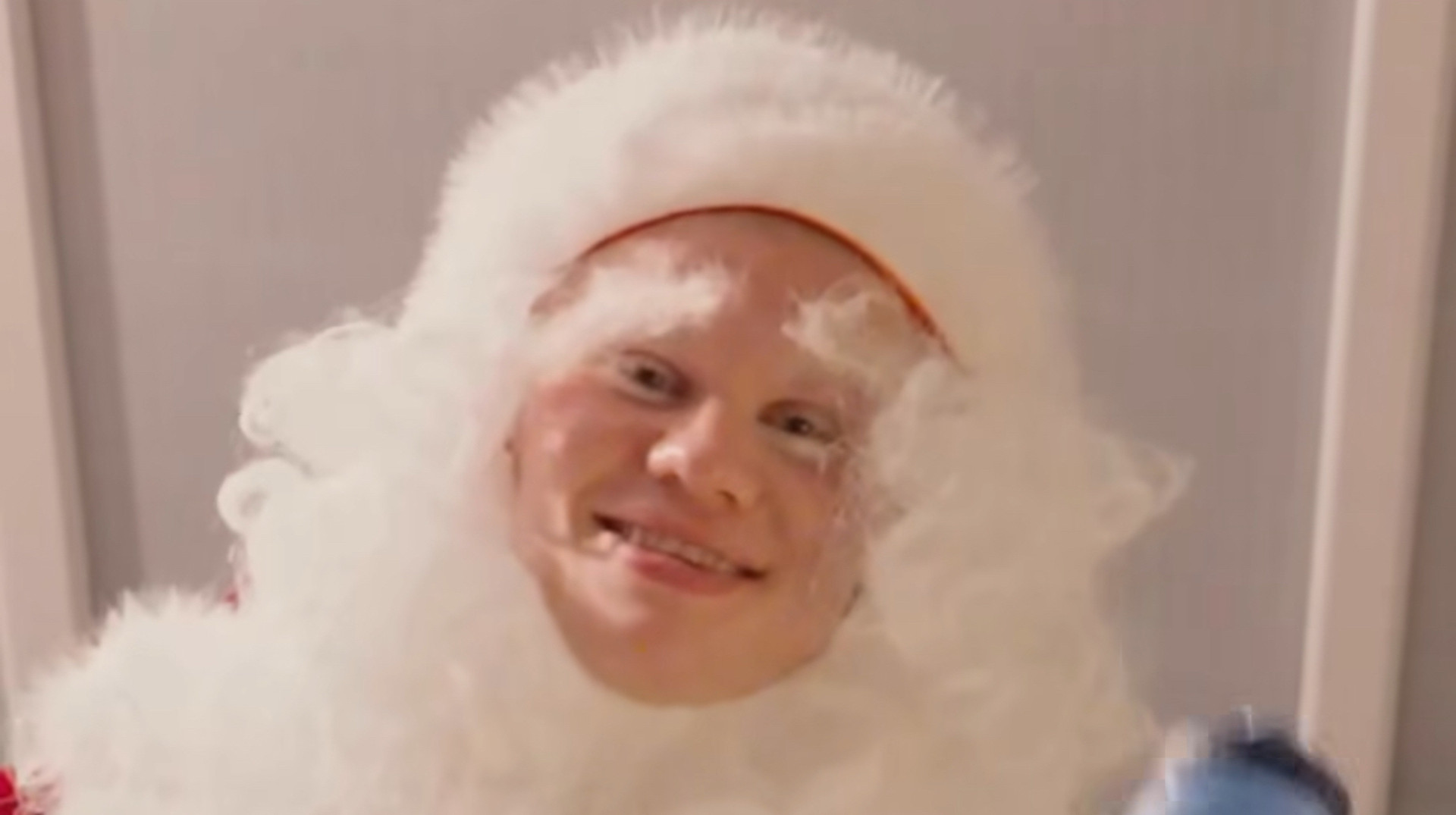 Праздничный пранк: лидер Ман Сити перевоплотился в Санту и потроллил фаната Ман Юнайтед