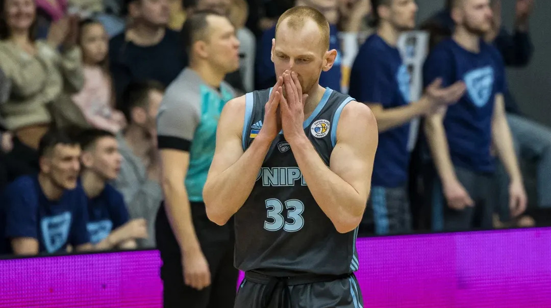 У Дніпрі через російську атаку пошкоджено квартиру баскетболіста місцевого клубу