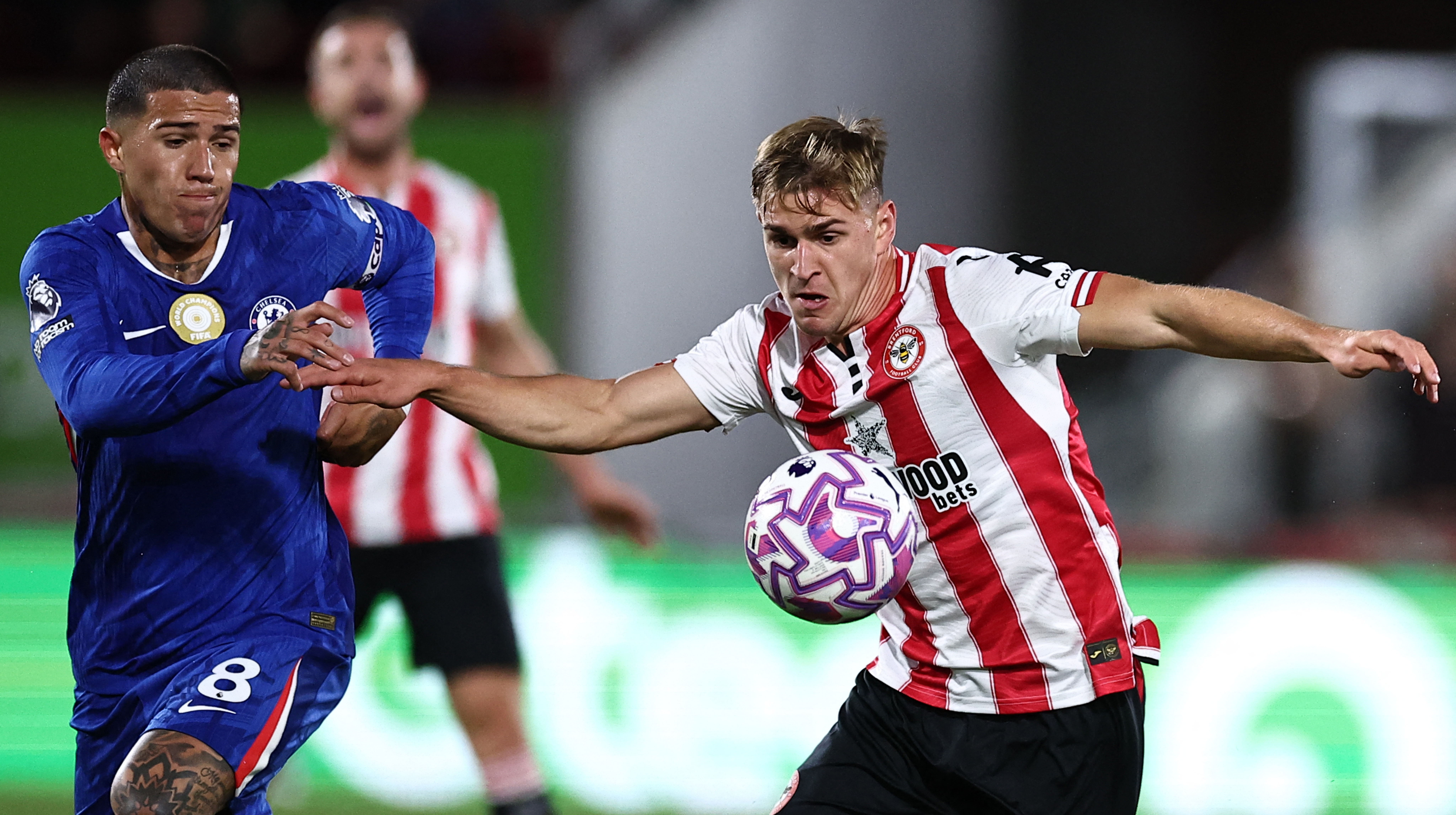 Реализованный пенальти Ярмолюка помог Брентфорду выйти в следующий раунд Кубка лиги