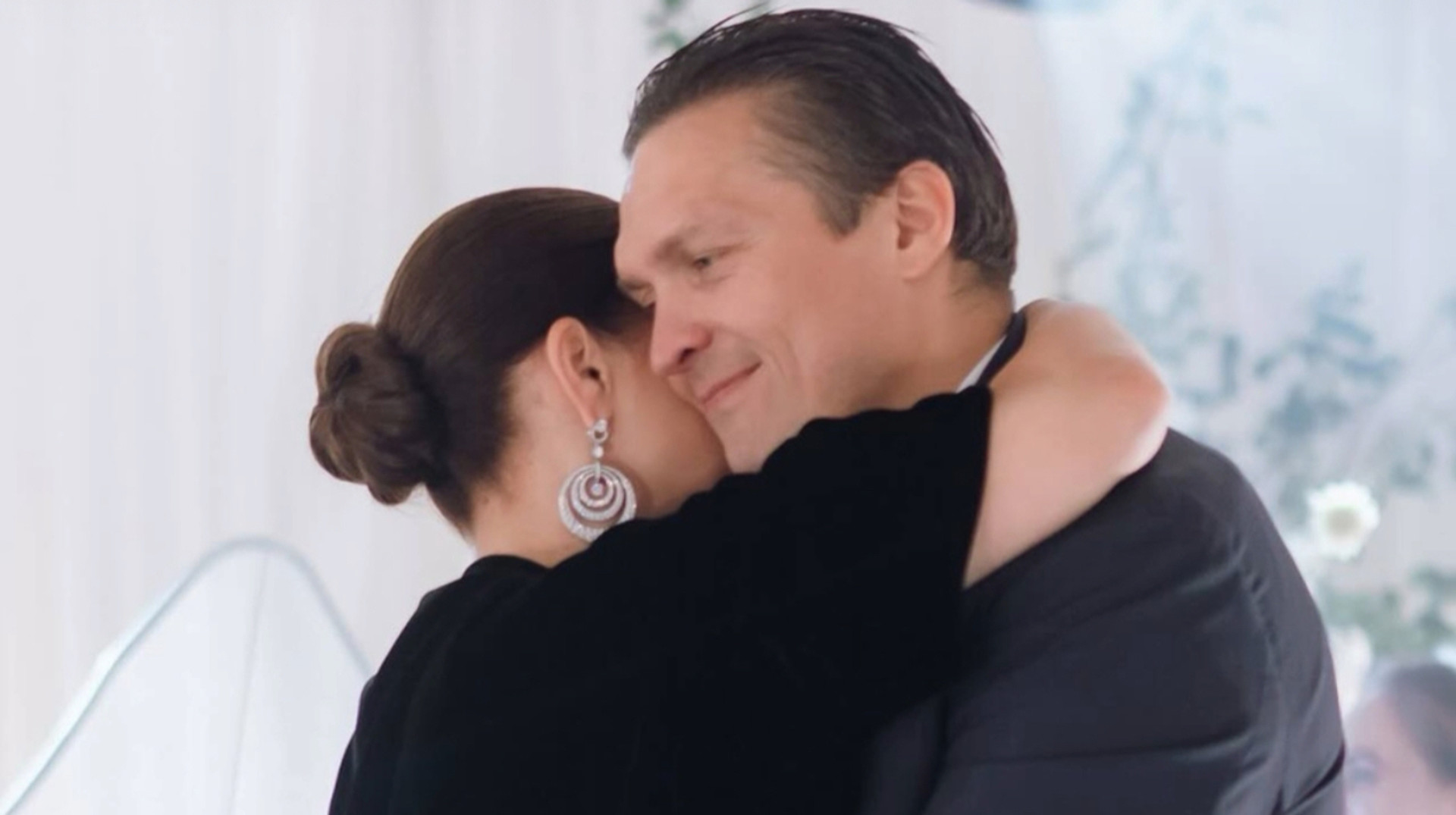 Київське побачення: Усик з дружиною відсвяткували 16-ту річницю весілля у романтичній атмосфері