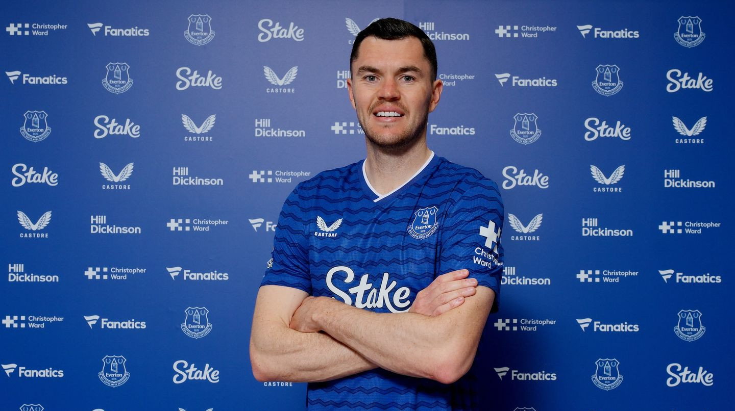 Эвертон Миколенко продлил контракт с опытным защитником