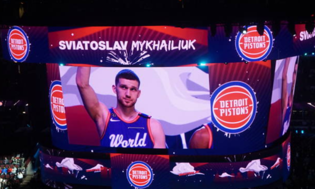 Михайлюк зіграв матч висхідних зірок НБА у кросівках з гербом України