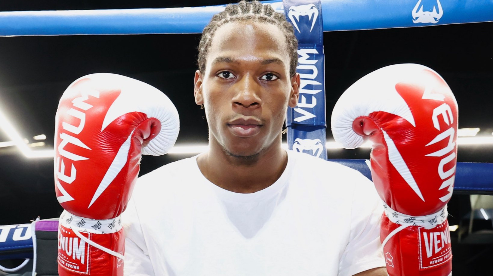 Перша поразка в кар'єрі: брат Кейшона Девіса програв бій Олбрайту