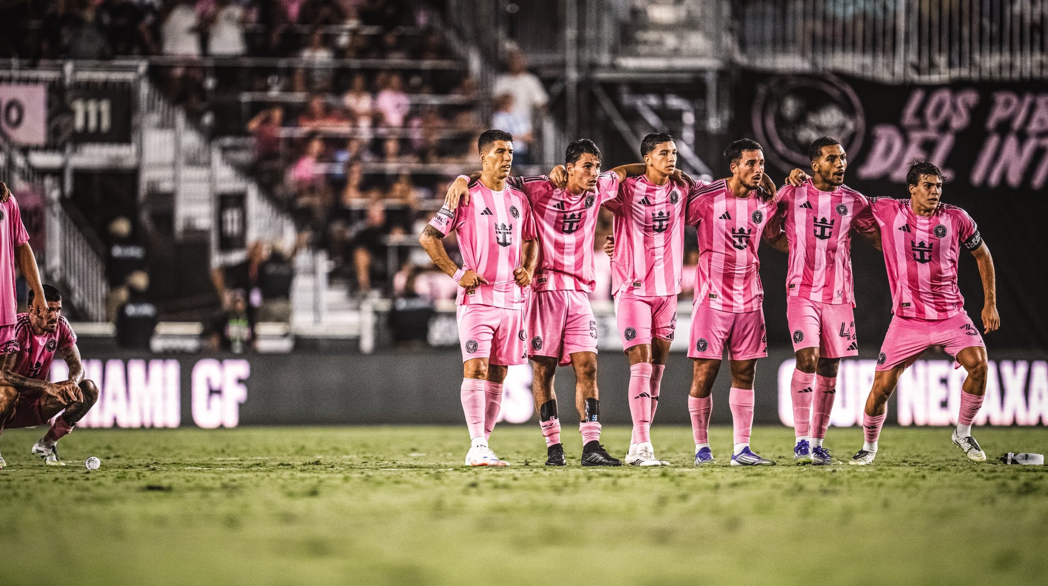 Шесть красных карточек в шести матчах: Интер без Месси одолел Некаксу, Атланта проиграла Пумасу в Кубке лиг