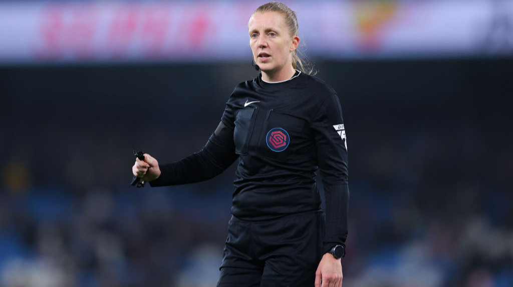 Арбітриня програла суд про звільнення через грубе поводження з боку чоловіка рефері