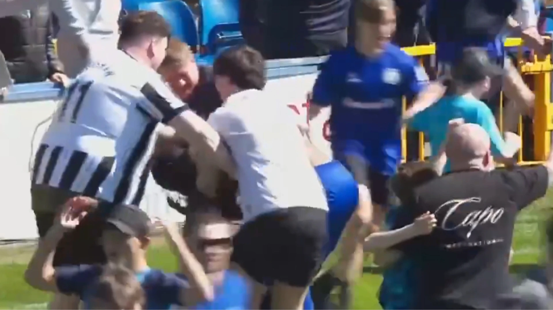 Божевілля в Англії: команда вже святкувала підвищення у лізі, але пропустила гол на останніх секундах