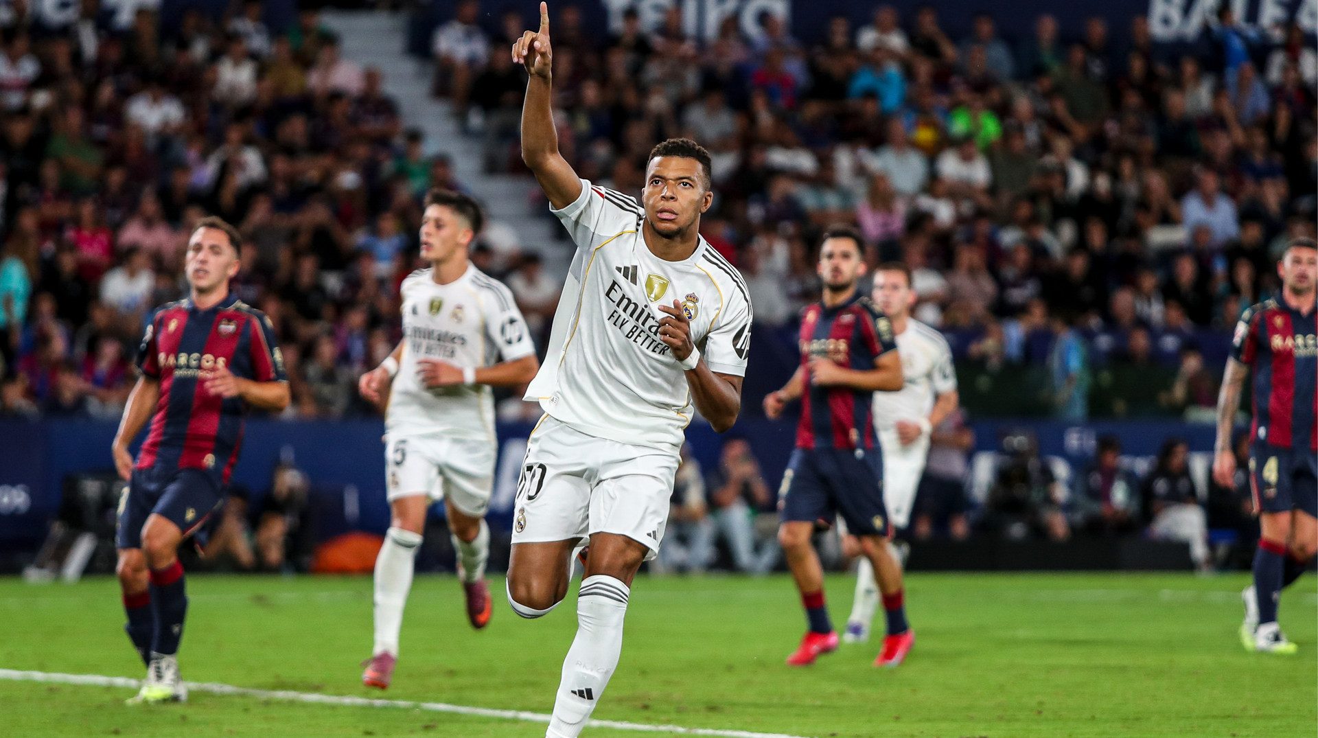 Співав Азнавура, женеться за Роналду і бере приклад з Дембеле: як Кіліан Мбаппе став головним гравцем Реала